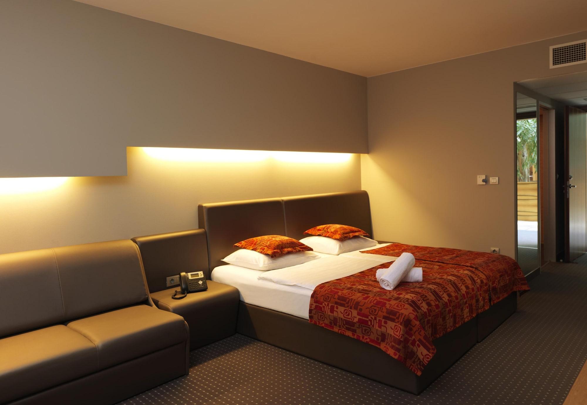 Hotel Thermana Park Lasko**** Superior Esterno foto