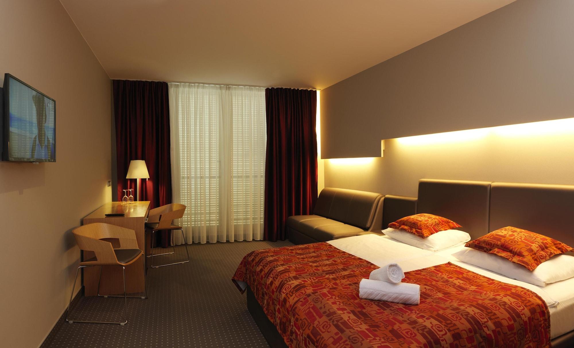 Hotel Thermana Park Lasko**** Superior Esterno foto