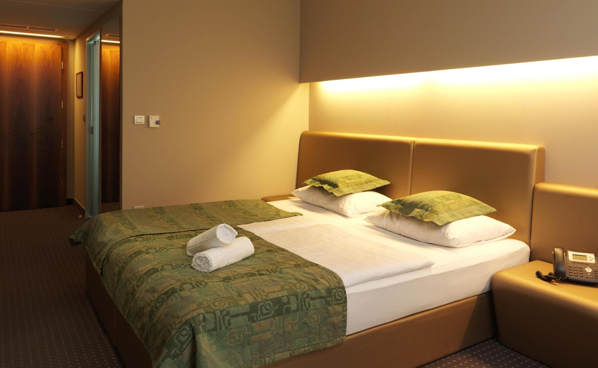 Hotel Thermana Park Lasko**** Superior Esterno foto